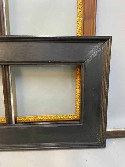 null Three 1900 style frames, 

48 x 63 x 8 cm 

60 x 68 x 4 cm 

22 x 46 x 10 cm...