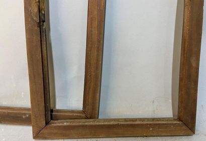 null Pair of solid walnut mouldings

34.5 x 26 x 3 cm 

(Sold as is)