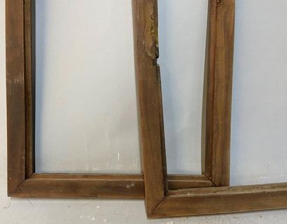 null Pair of solid walnut mouldings

34.5 x 26 x 3 cm 

(Sold as is)