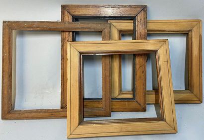 null Set of 4 "pitchpin" frames, 19th century

23 x 31 x 5 cm 

29.5 x 33 x 3.5 cm...
