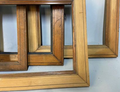 null Set of 4 "pitchpin" frames, 19th century

23 x 31 x 5 cm 

29.5 x 33 x 3.5 cm...