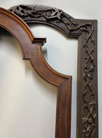 null Two natural wood frames, the top curved, XIXth century.

90,5 x 38 x 9 cm 

90.5...