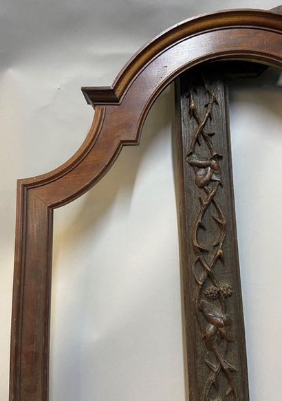 null Two natural wood frames, the top curved, XIXth century.

90,5 x 38 x 9 cm 

90.5...