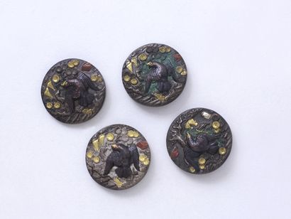 null Ensemble de 4 boutons à décor japonais ''Shakudo ou Shibu-iti'' (bronze ou cuivre,...