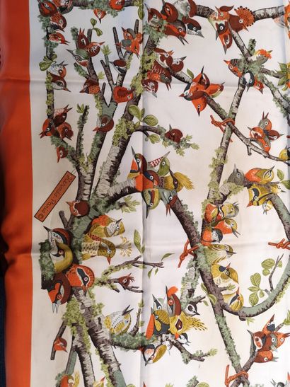 null HERMÈS paris

Carré en twill de soie imprimée titré « Bocage » à décor de petits...