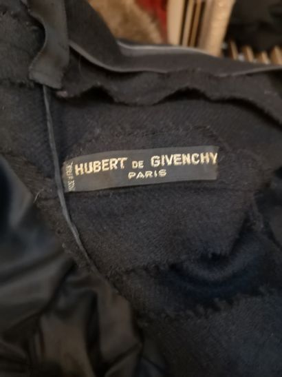 null Hubert de GIVENCHY Haute Couture, circa 1955

Robe en laine noir, corsage à...