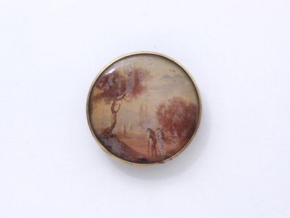 null Bouton en métal doré orné d'une miniature peinte en fixé sous verre figurant...
