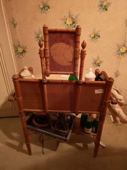 null Bamboo doll hairdresser.

It comes with trinkets and crockery... 

78 x 54 x...