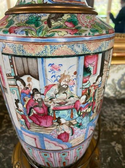null Porcelain vase of the rose family, transformed into an oil lamp

China

H: 34...