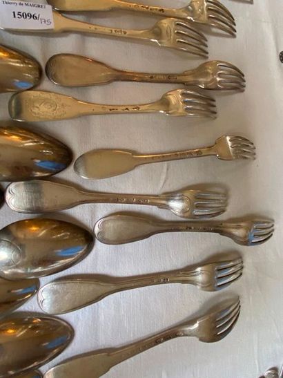 null 950°/°° silver cutlery set including 12 forks and 14 spoons

Punches 18th century,...
