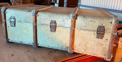 null A large suitcase

90 x 54 x 32 cm 

Another smaller one 40 x 60 x 19 cm is attached....