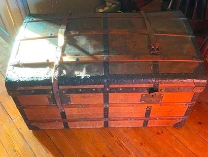 null Travel trunk as is

H: 46 cm

86 x 48 cm 

(sold as is)

(LOT IN STORAGE, SPECIAL...