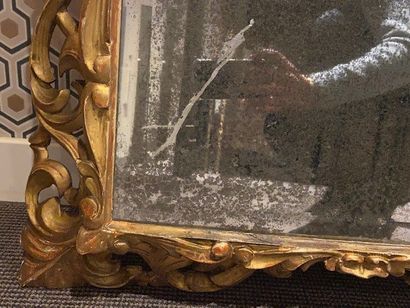 null Miroir cadre à décor de feuilles d'acanthes et palmettes

Italie, XVIIIème 

Haut....