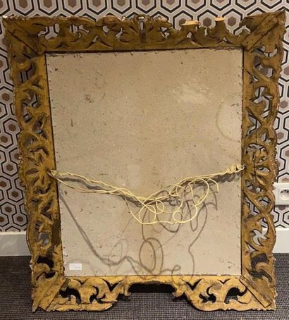 null Miroir cadre à décor de feuilles d'acanthes et palmettes

Italie, XVIIIème 

Haut....