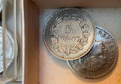 null Lot de pièces dont 20 Francs 1933, 1934,1938, et de 10 Francs, 1930, 1931, 1932,...