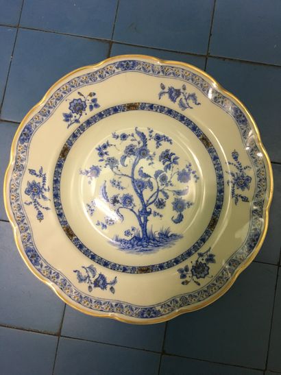 null Partie de service table en porcelaine de Limoges Haviland, décor en bleu et...