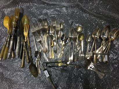 null Set of mismatched silver plated cutlery, serving cutlery, salad servers and...