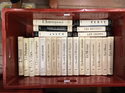 null 
2 boxes of Fine Arts books and various documentation including Univers des...