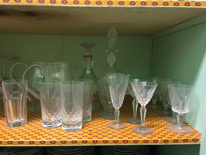 null BACCARAT. 2 pitchers, 2 carafes (different), set of stemmed glasses and cups...