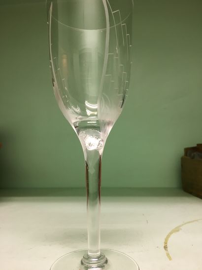 null LALIQUE France. 20 champagne flutes, decorated with an angel's smile