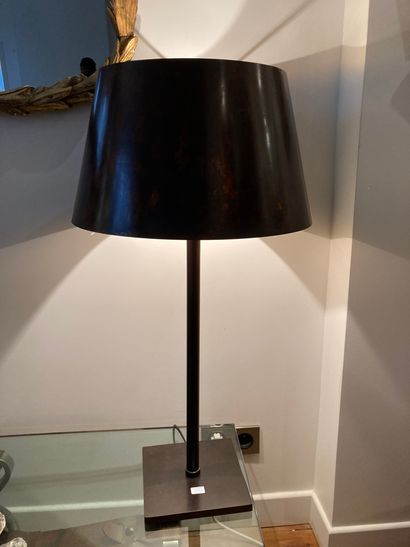  Modern metal lamp 
H: 65 cm Another modern lamp is attached Lot sold as is 