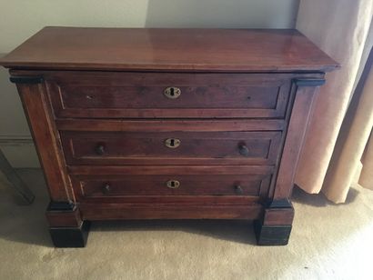 null 
Master chest of drawers in natural stone, opening by three drawers, pilaster...