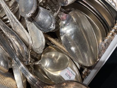 null 
Lot de métal argenté : parties de ménagères et divers

vendus en l'état
