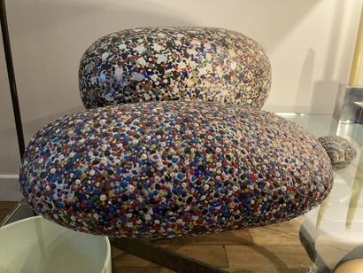 null 
Two modern sculptures representing multicoloured mottled pebbles




Length:...