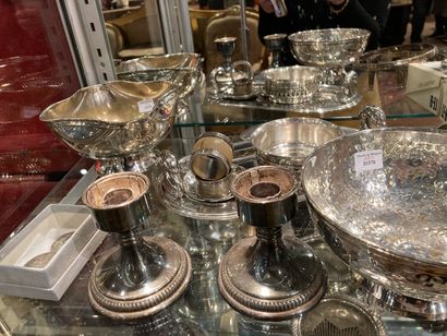 null 
Lot of silver plated metal: small spoons of different models, mounted salt...