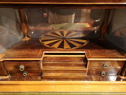 null 
FLAP-TOP SECRETARY CIRCA 1825




In burr elm and blackened wood fillets, opening...