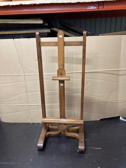  One easel H: 130 cm Lot sold as is 