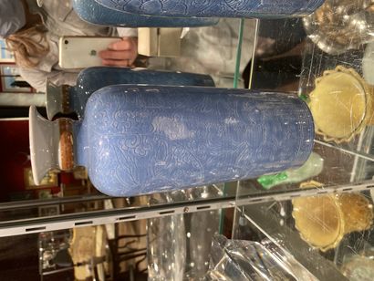 null 
Pair of blue vases (as is)
