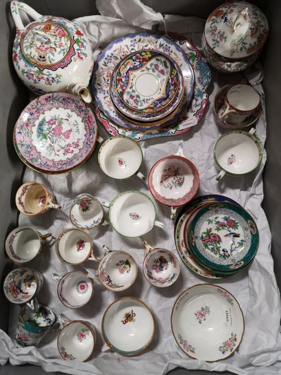 null 
SERVICE PARTY IN PORCELAIN OF MINTON ENGLAND, 19th CENTURY With varied polychrome...
