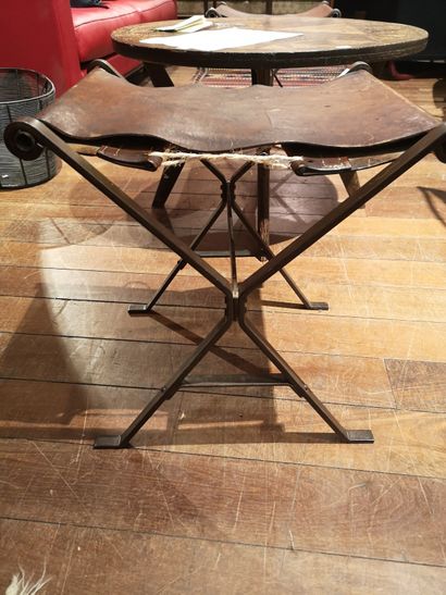 null 
2 leather and metal stools

Lot sold as is


