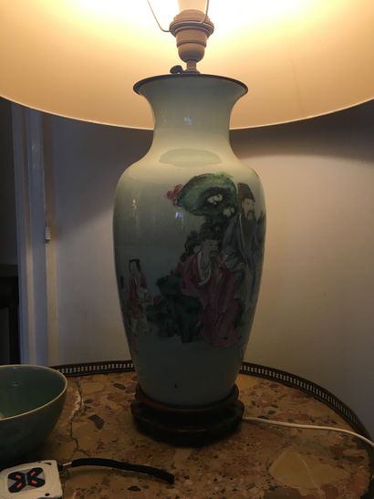  CHINA. Porcelain vase polychrome decoration...