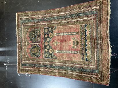 null 
Tapis à décor architecturé




123 x 90 cm

Lot vendu en l'état
