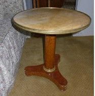  PEDESTAL TABLE AROUND 1825. In burr, chased...
