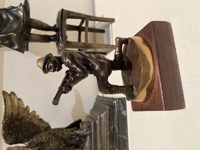 null 
Statuette de chasseur en bronze, H : 13 cm




Fillette en bronze, style 1900,...