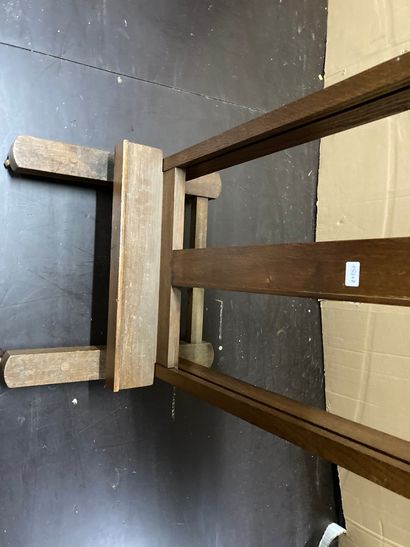  One easel H: 144 cm Lot sold as is 