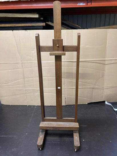  One easel H: 144 cm Lot sold as is 