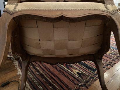 null 
Queen's suite of four armchairs, upholstered with small stitch tapestry




Louis...