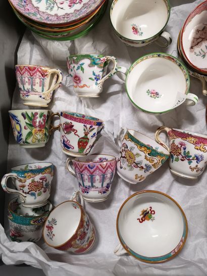  SERVICE PARTY IN PORCELAIN OF MINTON ENGLAND, 19th CENTURY With varied polychrome...