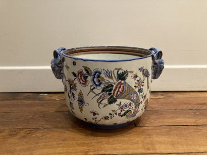 null 
Gien pot cover (cracked and pierced)




H: 18 - Diam: 28 cm

Lot sold in the...