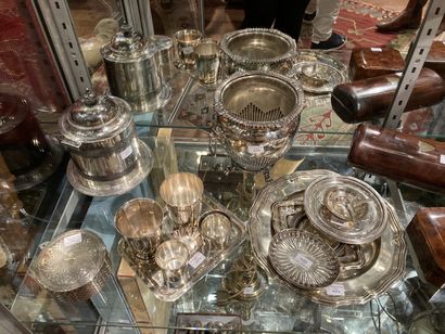 null 
Batch of silver plated metal: covered vegetables, platerie, seal, timpani,...