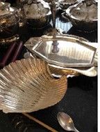 null 
MODERN SILVER METAL SET Consisting of a shell cutter and four trays




Attached...