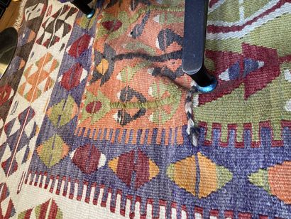 null 
Two Kilim carpets




126 x 191 - 130 x 180 




A small carpet 73 x 96 cm...