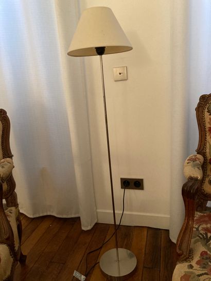  Pair of modern lamps and a reading lamp 
H: 75 - 125 (reading light) Lot sold as...