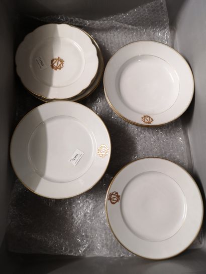 null 
PORCELAIN TABLE SERVICE PARTY FROM THE END OF THE XIXth CENTURY MARQUE DE LE...