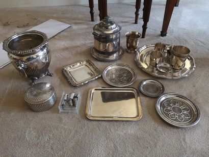 null 
Batch of silver plated metal: covered vegetables, platerie, seal, timpani,...