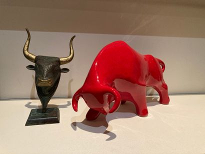  Bronze bull's head H: 20 cm 
A red ceramic...